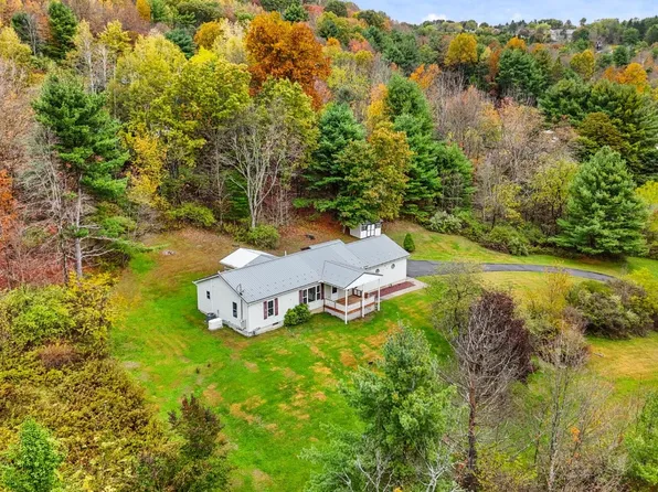 1122 Day Hollow Rd, Endicott, NY 13760