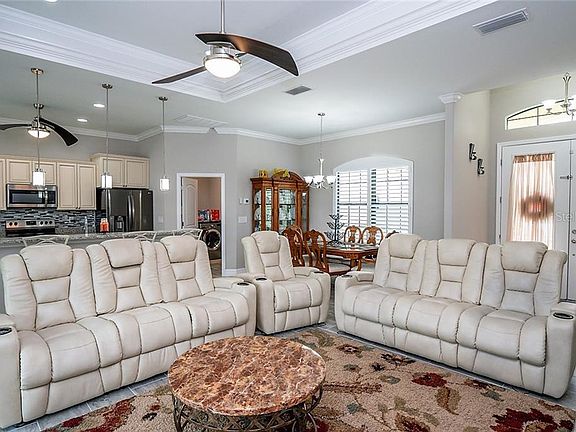 5th image of 3167 Lake View Blvd