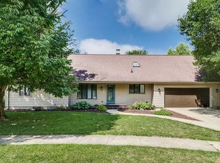 4 Turner Rd, Normal, IL 61761