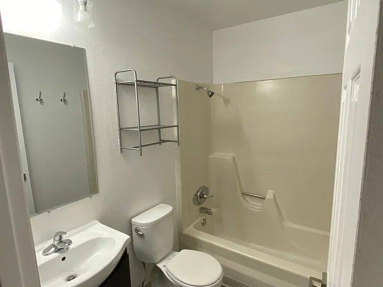 405 E Southridge Rd — Photo 5