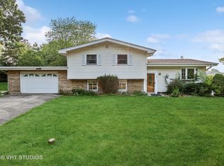 48 S Beck Rd, Lindenhurst, IL 60046