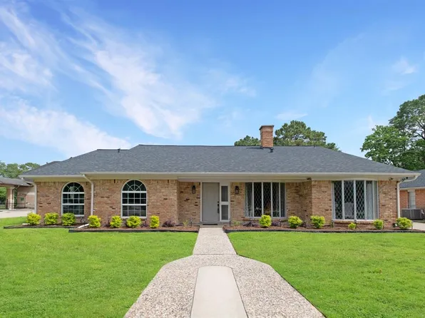 605 W Castlewood Avenue, Friendswood, TX 77546
