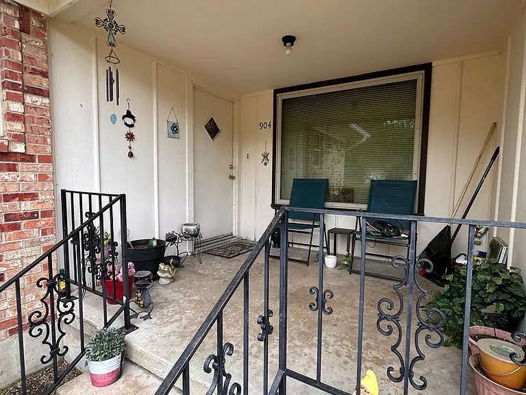 904 E Jasper Dr — Photo 2