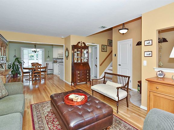 4th image of 27 Bruce Ln S