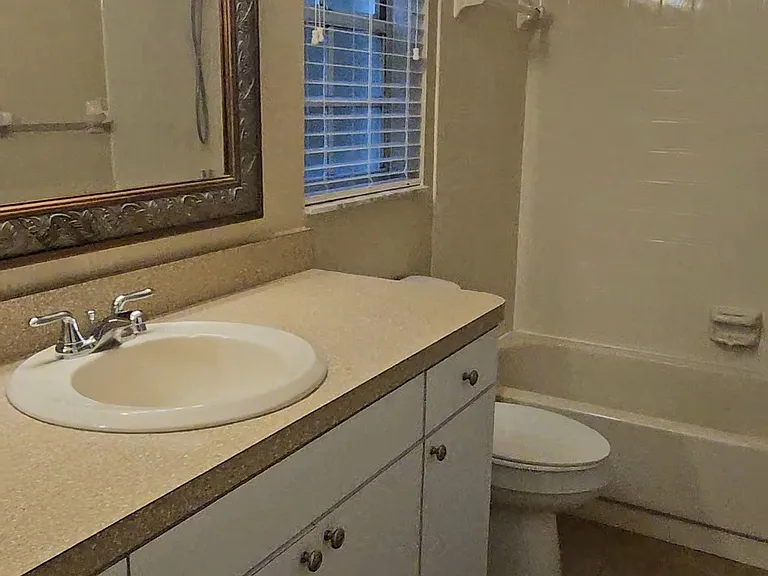 Second bedroom bathroom / guest bathroom