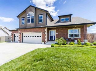 729 Loma Ridge Cir, Manhattan, KS 66503