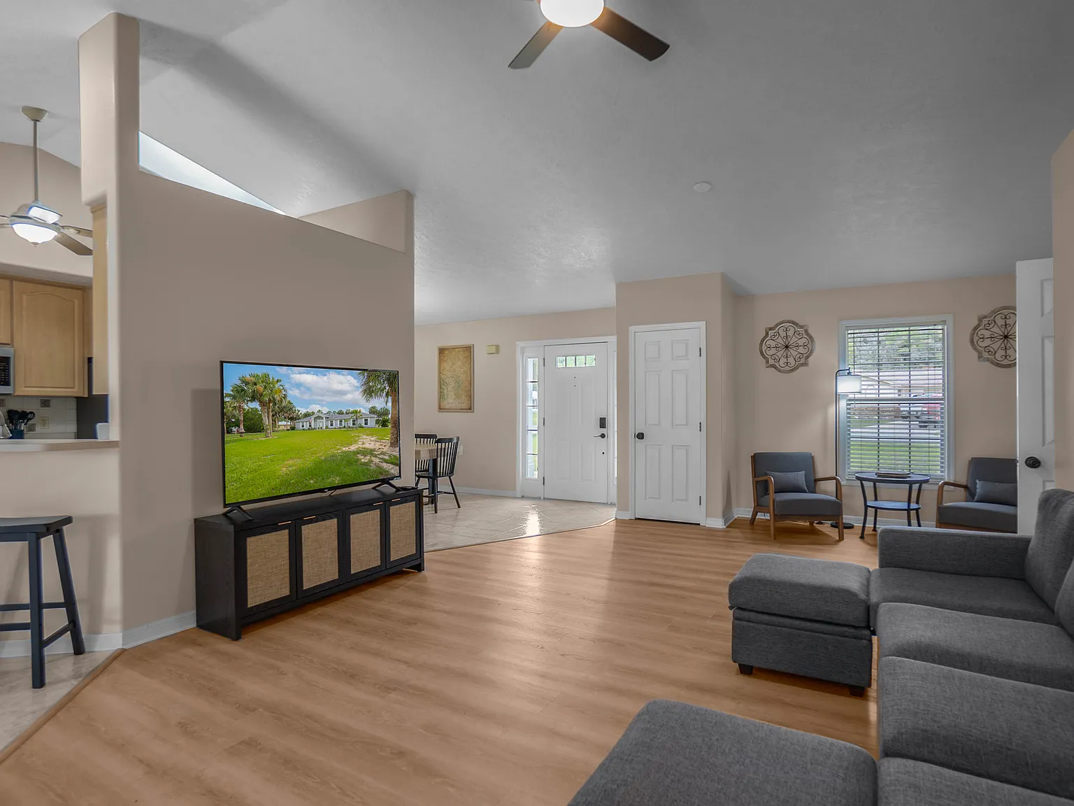 3 bed, 1728 sqft, $3,200 — Photo 4