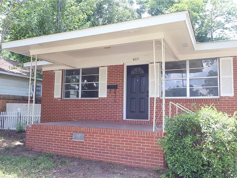 615 S Jefferson St SE — Photo 2