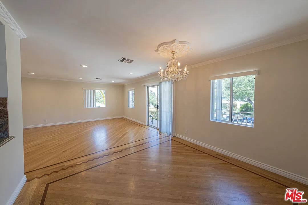 3 bed, 2.0 bath, 1430 sqft, $3,700 — Photo 3