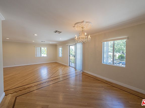 3rd image of 666 W Doran St