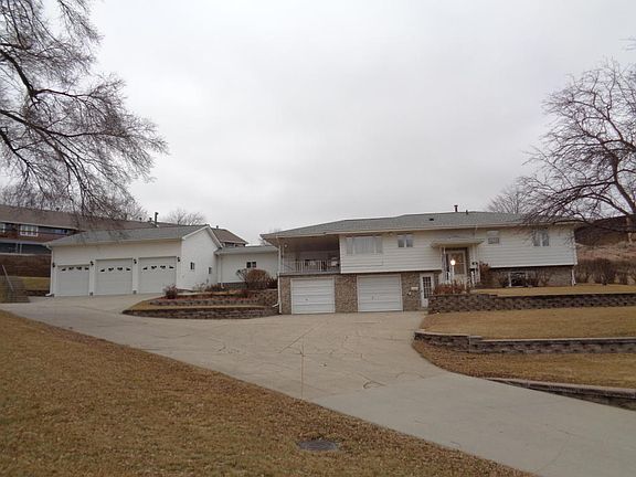 2nd image of 525 N 10th St