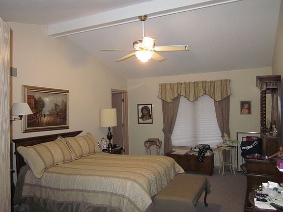 5th image of 233 Carlisle Ave