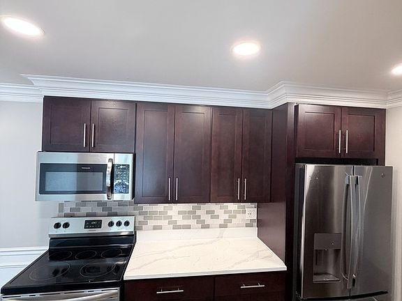 2nd image of 907 Curtiss St APT 406