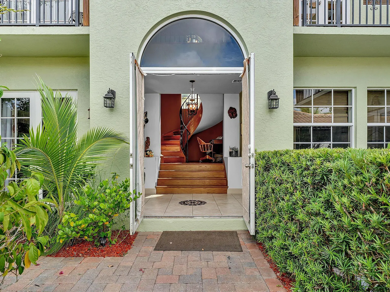 4 bed, 3.5 bath, 3258 sqft, $8,250 — Photo 2
