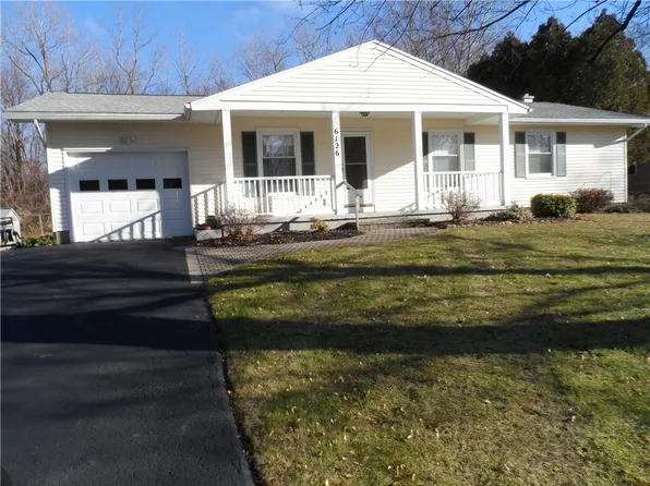 6126 Hollybush Ln, Ontario, NY 14519