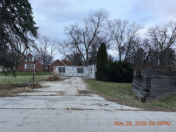 4th image of 106 Teeway St