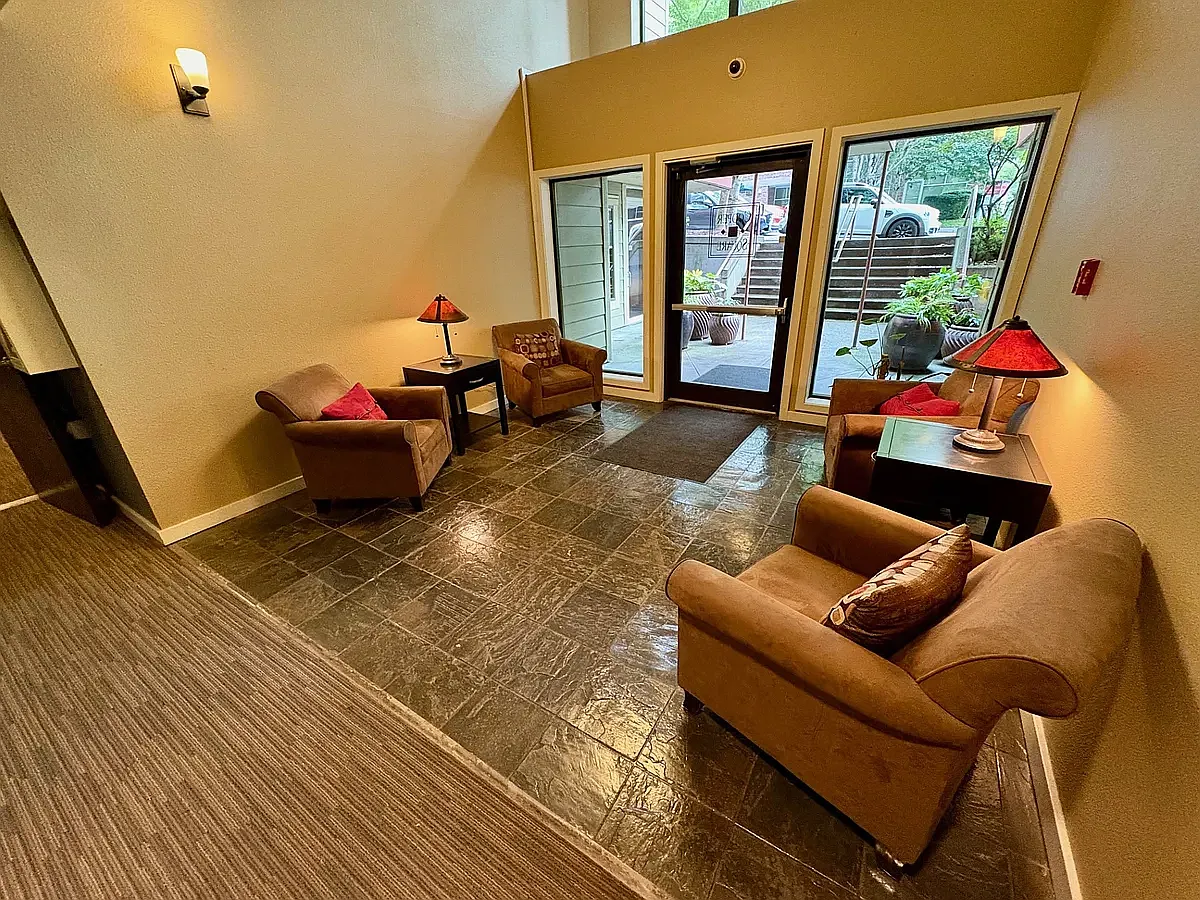 Studio, 400 sqft, $1,500 — Photo 3