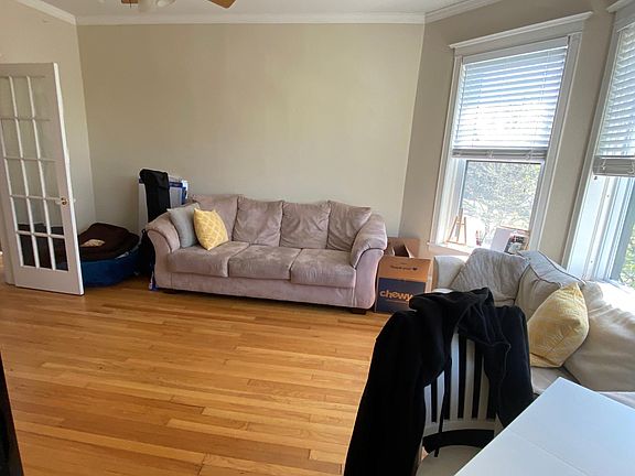 3rd image of 1312 W Cornelia Ave #3
