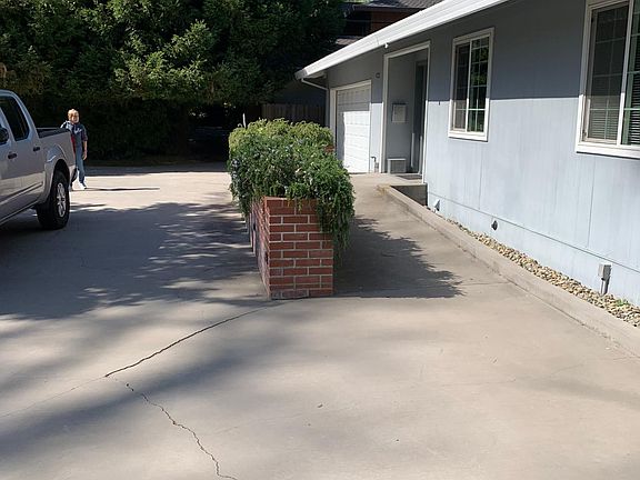 5th image of 3221 S Land Park Dr