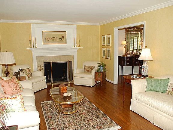3rd image of 3709 Carriage House Ct
