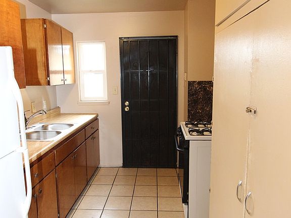 5th image of 630 Sierra Way APT B