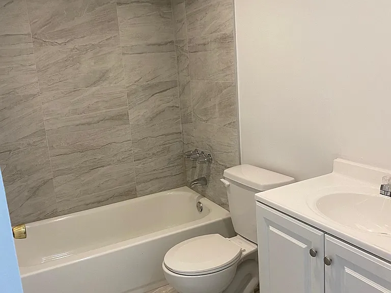 115 Bentley Dr #4 — Photo 7