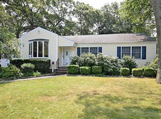 22 Powell Ct, North Babylon, NY 11703