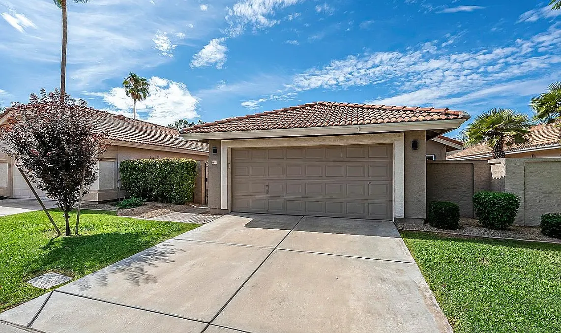 Building Photo - 8845 E Sunnyside Dr
