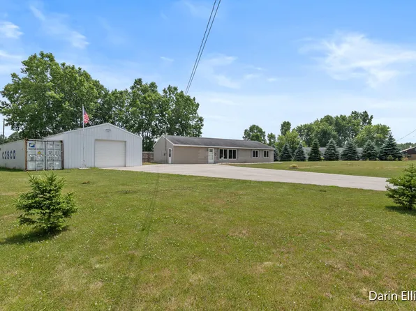 2404 Dean Dr, Ionia, MI 48846