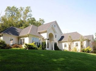 2 Pond View Ter, Branford, CT 06405