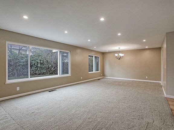 3rd image of 135 Corkwood Ct