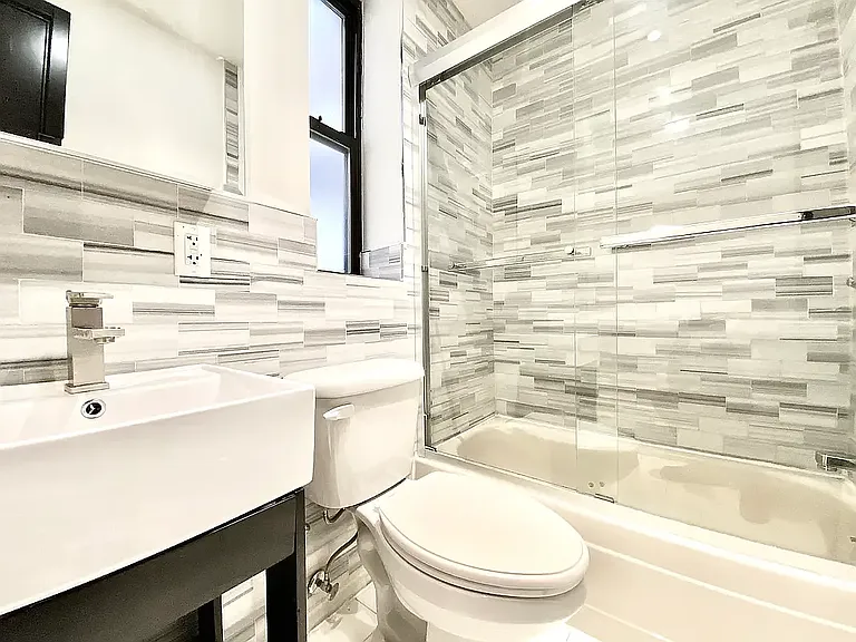251 W 109th St #3D — Photo 6