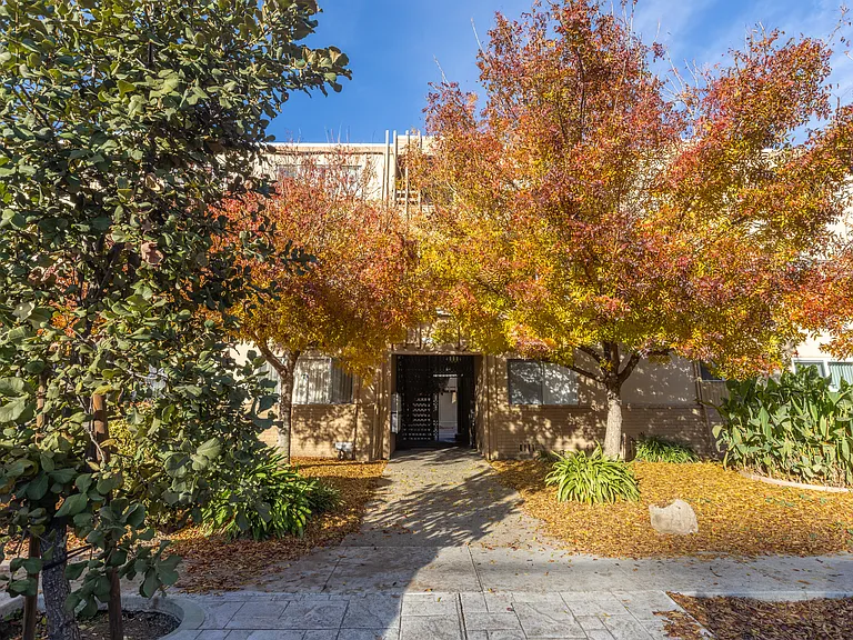 301 E Okeefe St — Photo 24