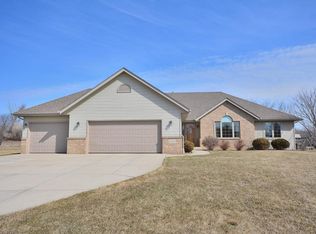 4542 W Woodward Dr, Franklin, WI 53132