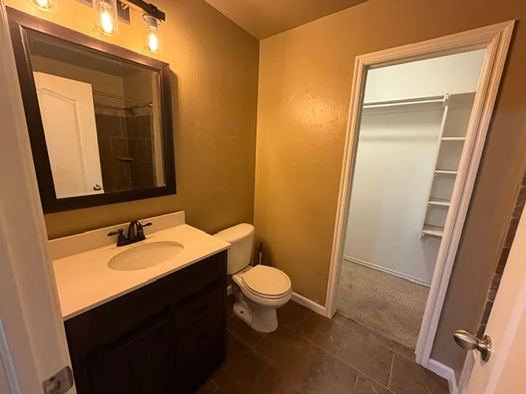 8421 SW 47th Cir — Photo 11