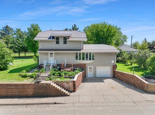 585 Balltown Rd, Sherrill, IA 52073