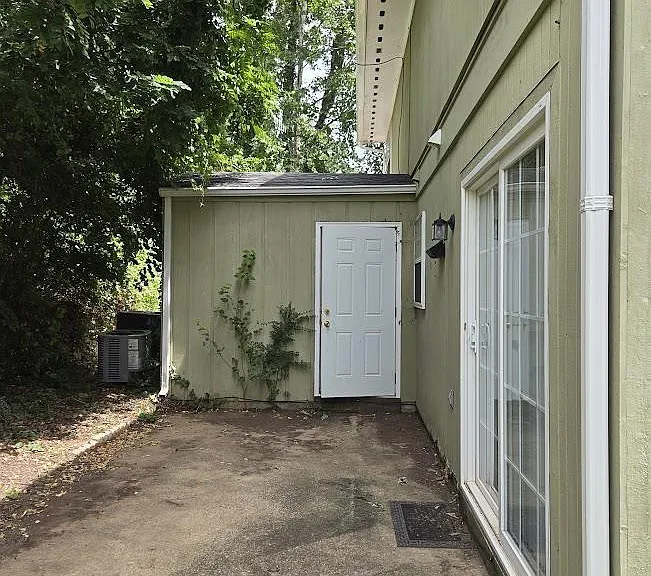 117 Longwood Dr #B — Photo 10