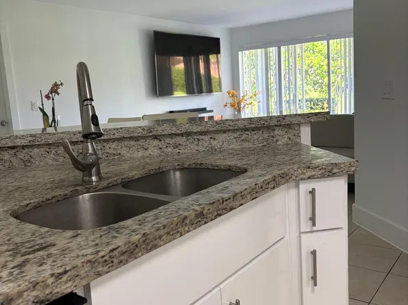9033 Wiles Rd, Pompano Beach, FL