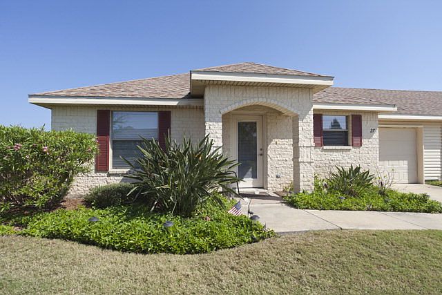 1st image of 27 Pinehurst Dr