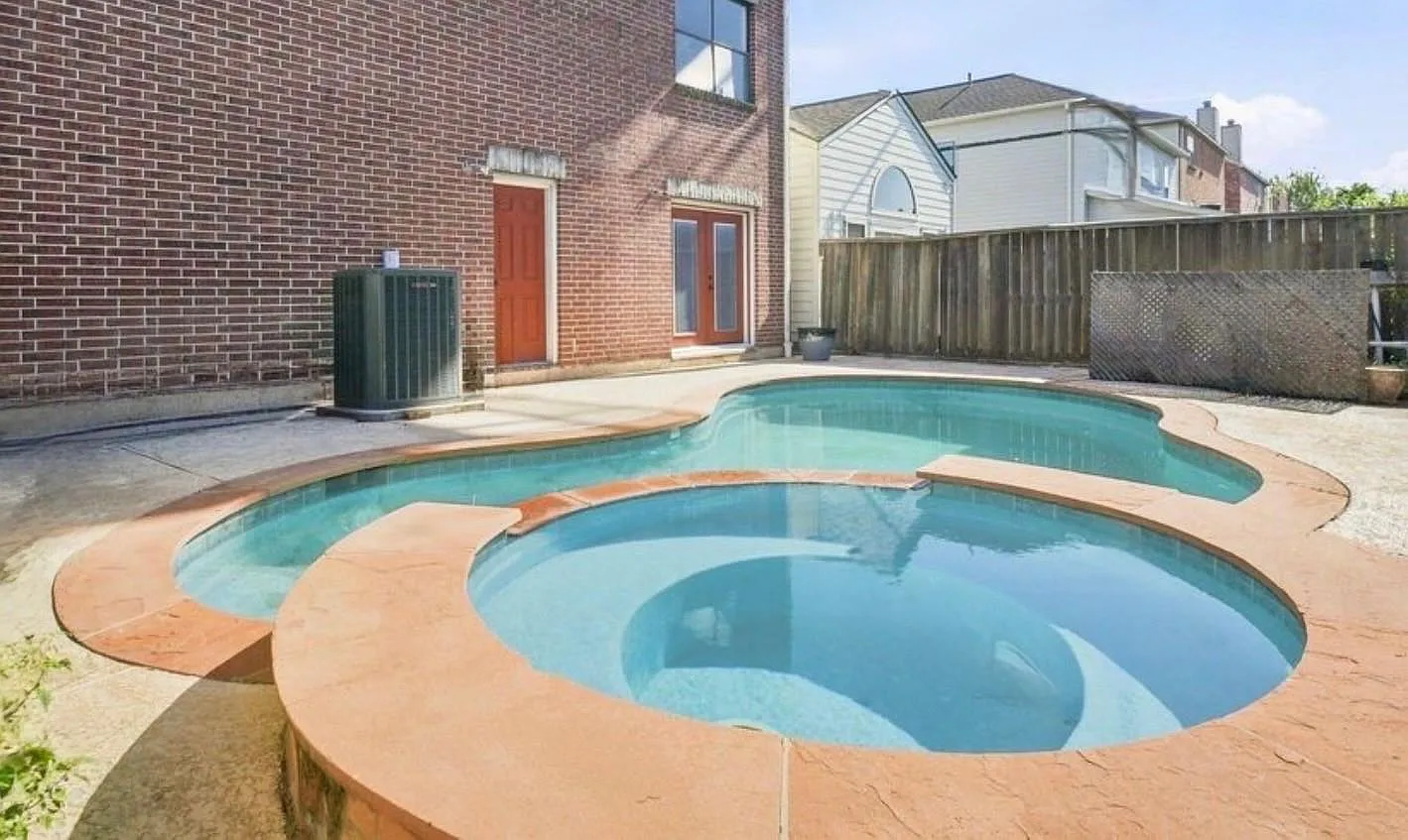 3 bed, 2.5 bath, 2260 sqft, $3,300 — Photo 1