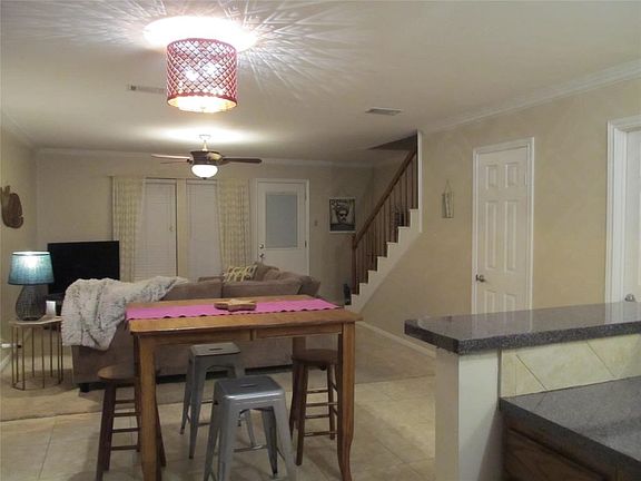 3rd image of 2030 Plantation Dr #2