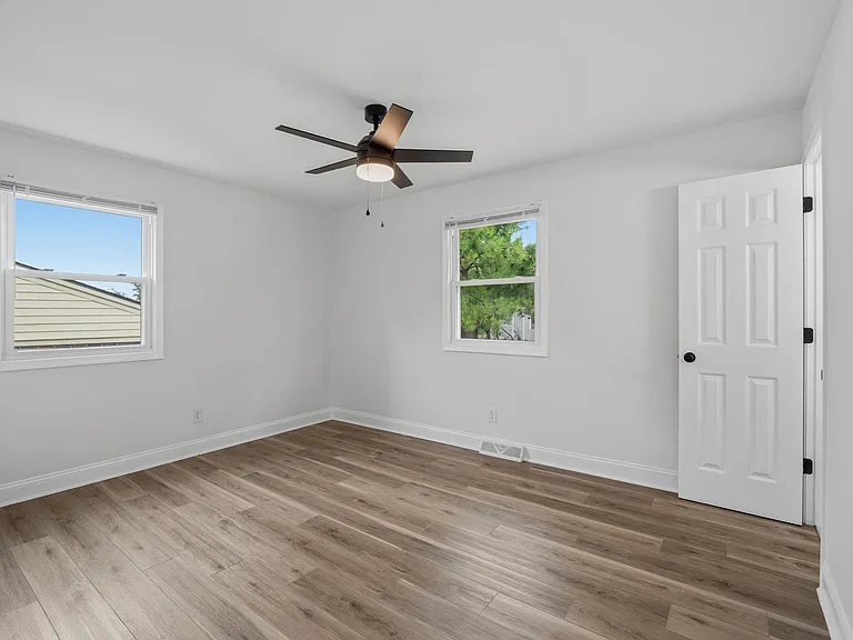248 Lakeside Dr — Photo 14