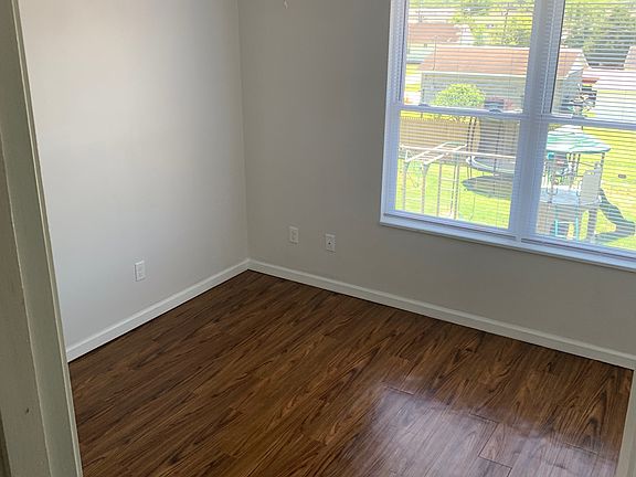 5th image of 1407 Glenwood St APT 5