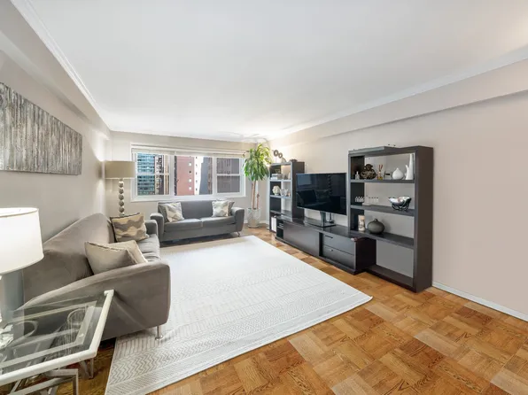 345 East 56th Street image 2 of 14