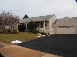 13 Apricot Ave, Leola, PA 17540