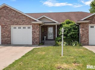 208 W Bidwell St, Taylorville, IL 62568