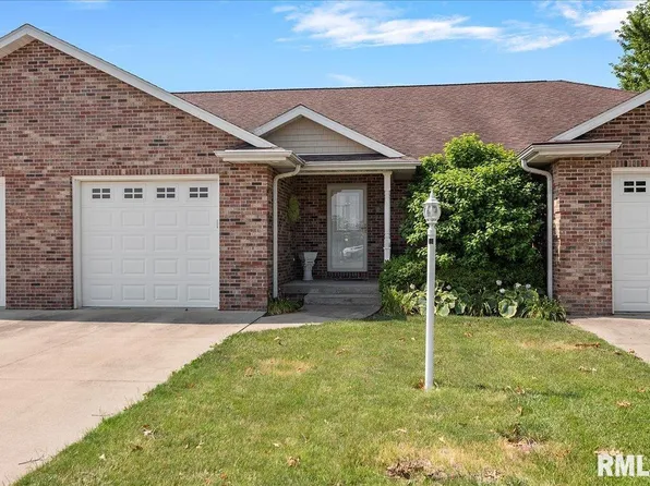 208 W Bidwell St, Taylorville, IL 62568