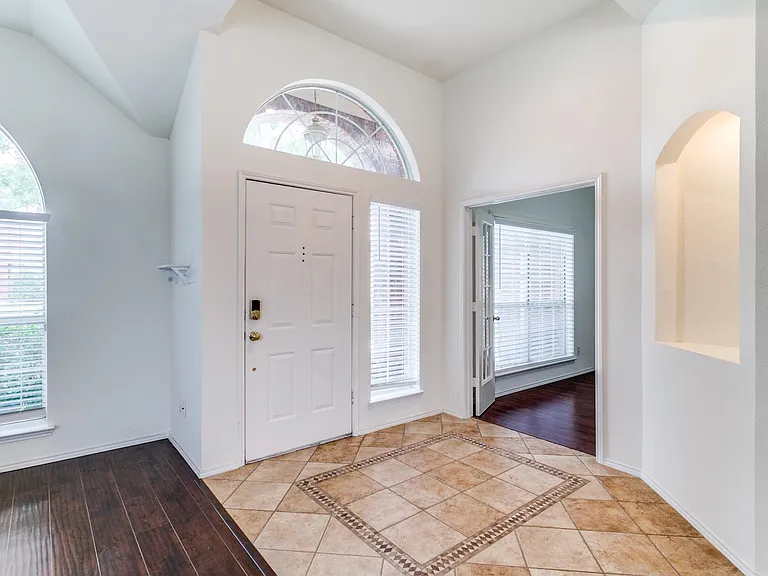 104 Dorsett Dr — Photo 3