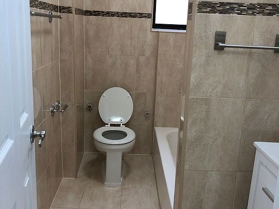 5th image of 4310 44th St APT 5F