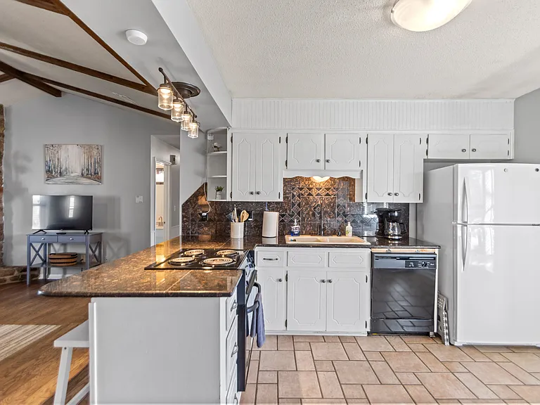 122 Pecan Valley Dr — Photo 8